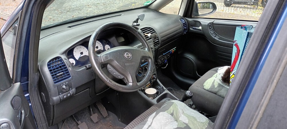 Opel Zafira 165.321 km 3.300 € Berlin 10178