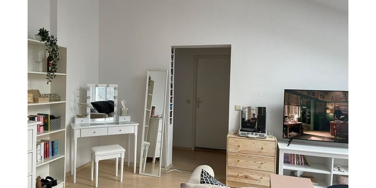 Charmant möblierte Dachgeschosswohnung mit Altbauflair, Blick ins Grüne und attraktiver Rendite in Potsdam-Charlottenhof - Dachgeschoßwohnung Potsdam Potsdam West | Angebot:26933221