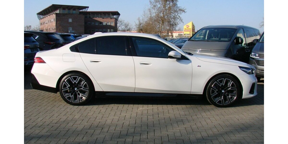 BMW 520 520d M Sport Pro Xdrive ACC 360º H&K ACC HUD 24.408 km 54.980 &euro; Falkensee 14612