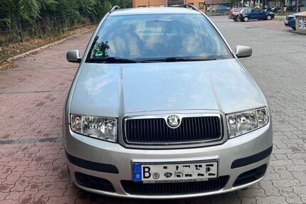 Skoda Fabia 176.000 km 2.350 &euro; Berlin 12435