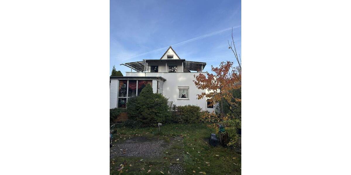 Großzügiges Einfamilienhaus (Mehrgenerationenhaus) in verkehrsberuhigter Seitenstraße 8 zimmer