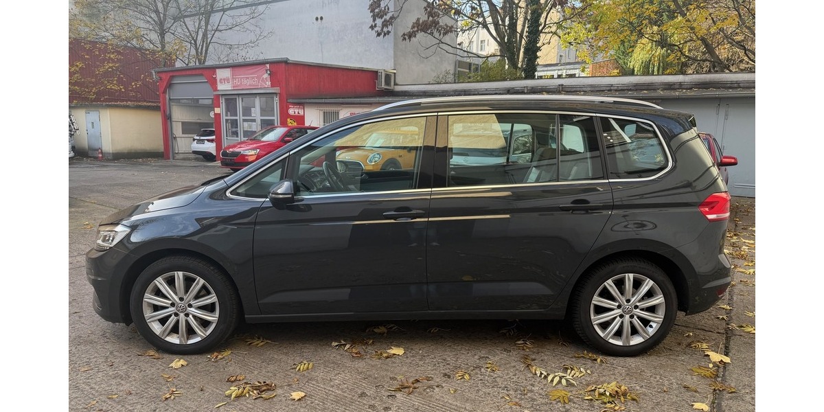 VW Touran Highline Navi RFK AHK LED 1.Hand 60.451 km 19.999 &euro; Berlin 10247