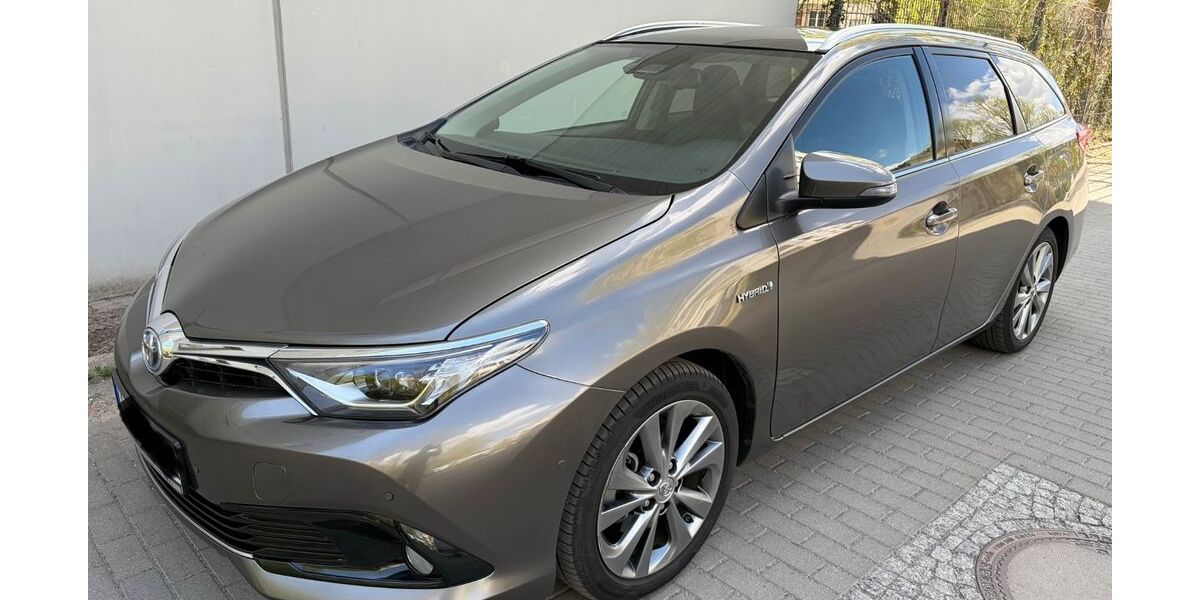 Toyota Auris 98.760 km 16.490 &euro; Berlin 12163
