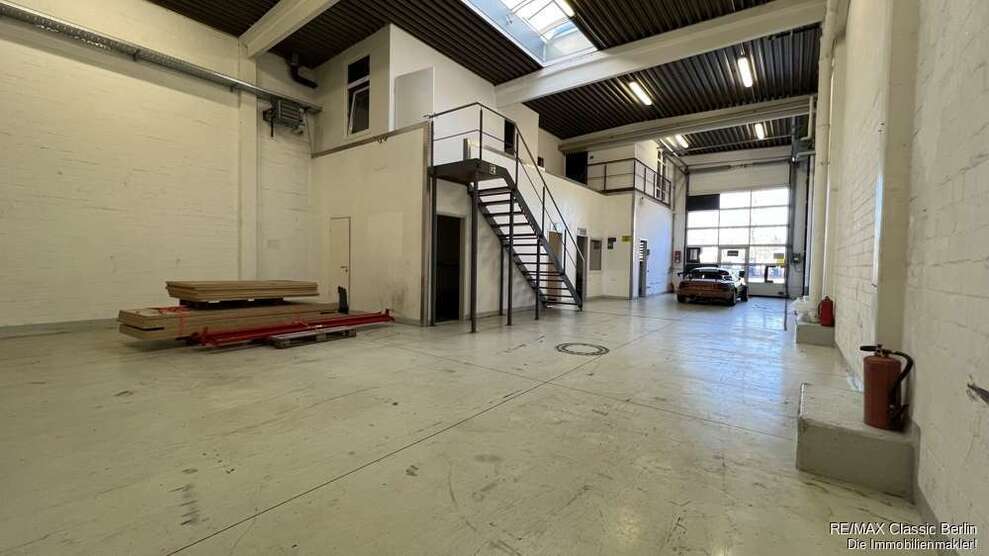 Halle in Berlin Reinickendorf 1.970,76 € 238.47 m²