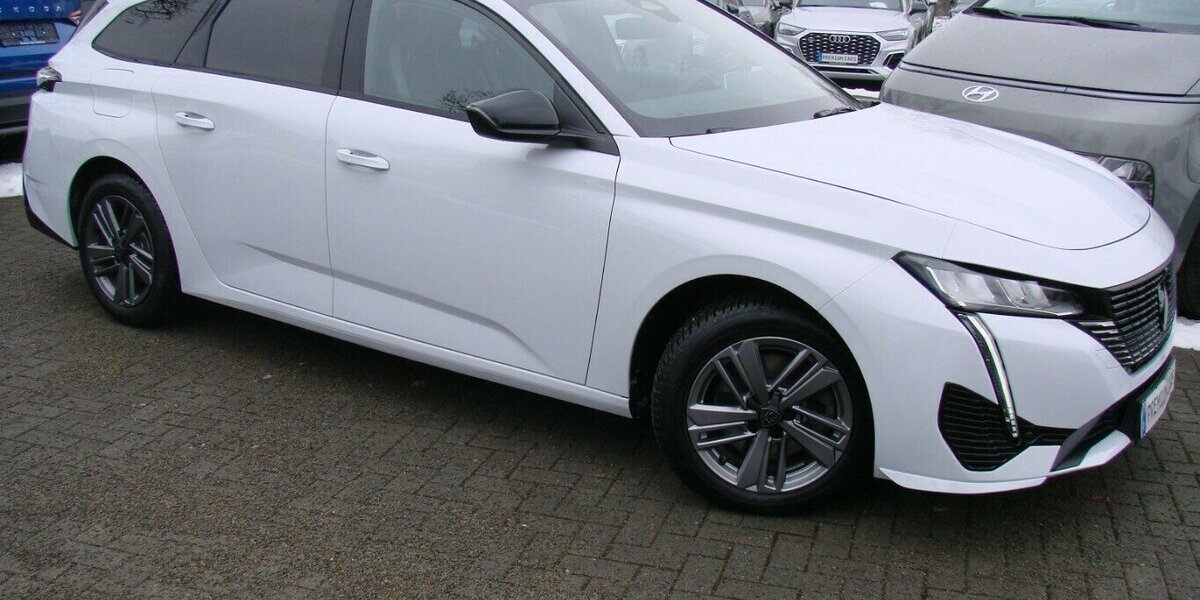 Peugeot 308 1.5L Allure ACC AHK LED Navi Kamera 34.524 km 23.980 &euro; Falkensee 14612