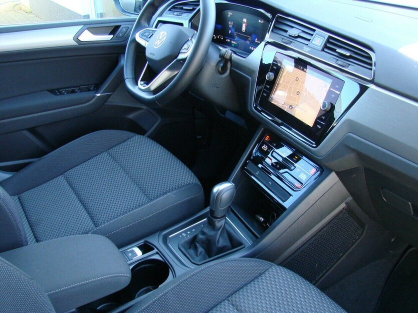 VW Touran 1.5TSI Comfortline 7-Sitzer ACC Standheizun 18.601 km 32.480 € Falkensee 14612