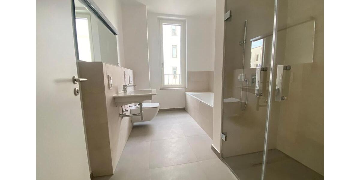 Wunderschöne 3-Zi. Whg. mit hochwertiger EBK und 2 Balkonen! 3 zimmer