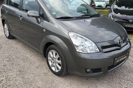 Toyota Corolla Verso 119.000 km 3.990 € Berlin 13127