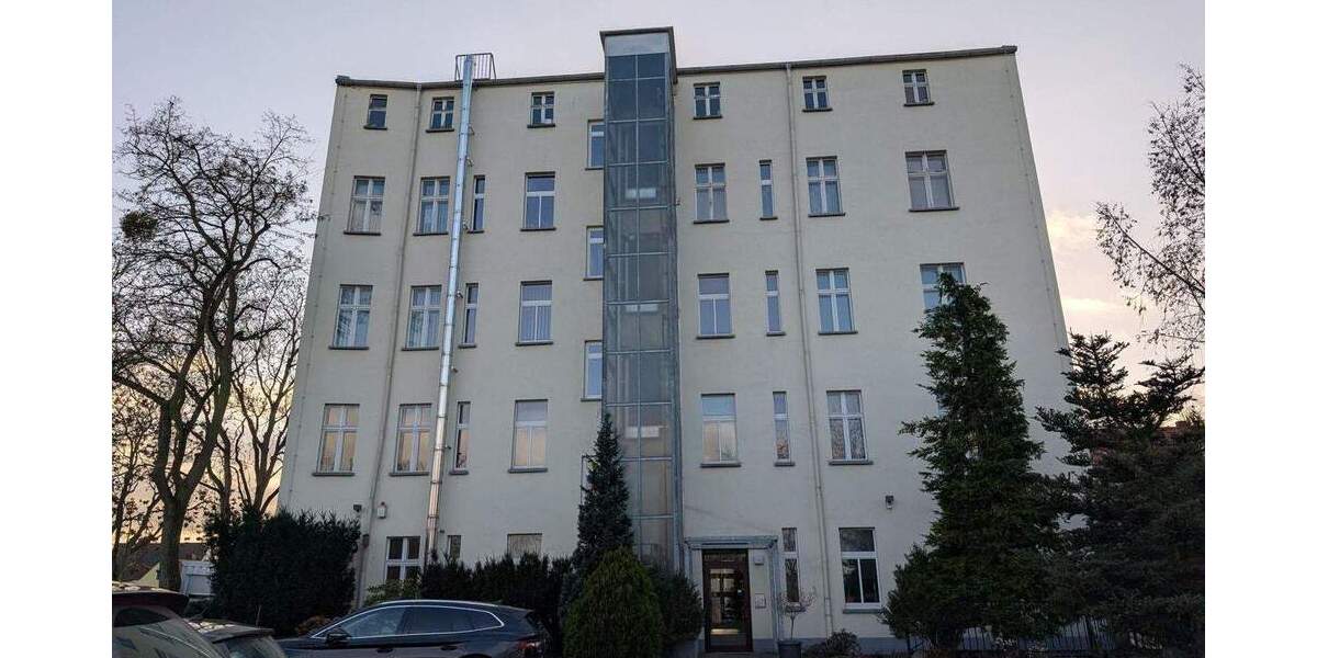 Gepflegter Altbau Bürohaus mit Betriebswohnung zimmer