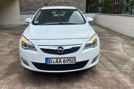 Opel Astra 142.000 km 3.000 &euro; Berlin 12099