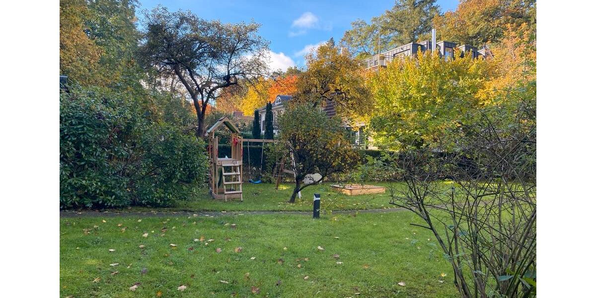 Dachgeschoßwohnung Kleinmachnow - 4 Zimmer, 131 m&sup2;, 749.000&euro; | Angebot:26515680
