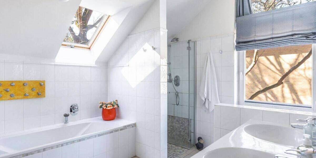 Einfamilienhaus Potsdam Groß Glienicke - 5 Zimmer, 220 m&sup2;, 3.600&euro; | Angebot:26876624