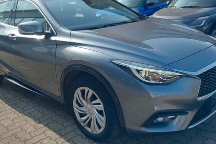 INFINITI Q30 132.319 km 8.880 &euro; Berlin 14050