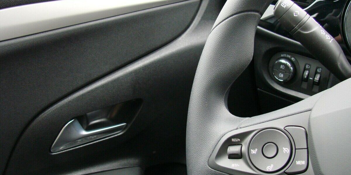 Opel Corsa-e e Edition Long Range Totwinkel Volldigital 1.999 km 24.980 &euro; Falkensee 14612