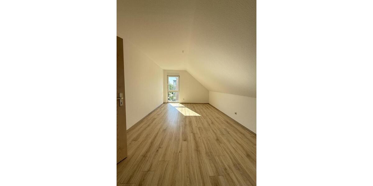 Platz & Weitblick: 4-Zi-Penthouse (111 m²) mit Balkon & Stellplatz – zentral in Ludwigsfelde 4 zimmer
