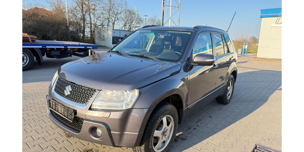 Suzuki Grand Vitara 238.000 km 3.999 &euro; Berlin 12681