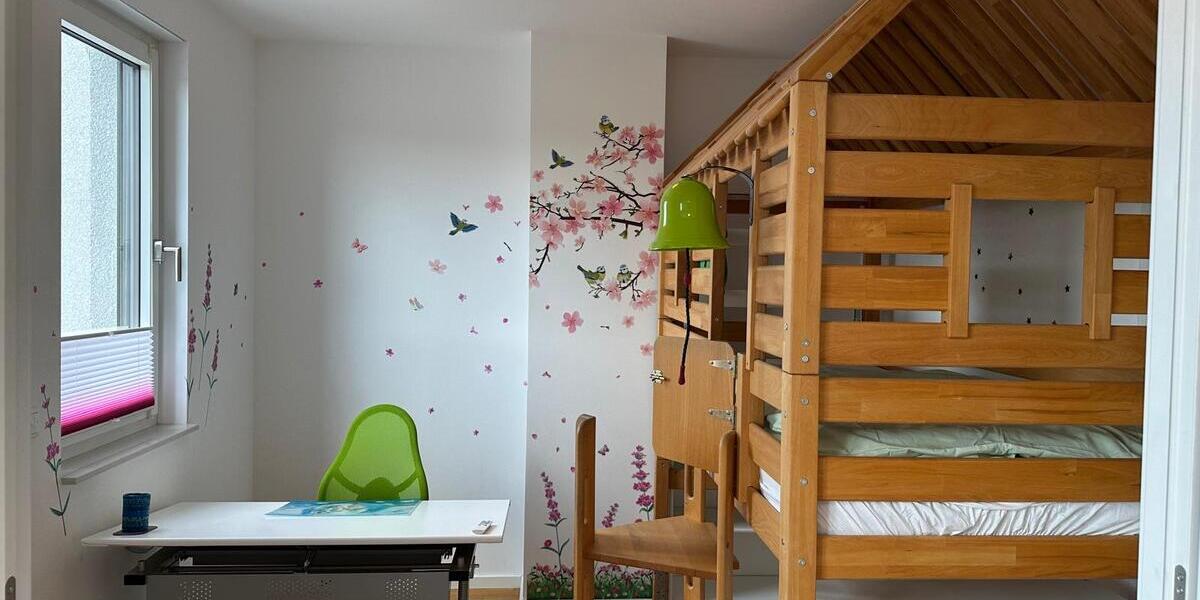 Hochwertig eingerichtete DG-Wohnung mit großer Dachterrasse u. schöner Aussicht auf den Hahneberg 4 zimmer