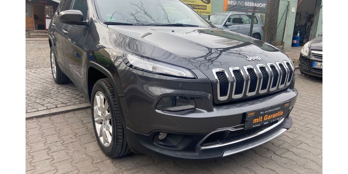 Jeep Cherokee 60.000 km 14.990 &euro; Berlin 13599
