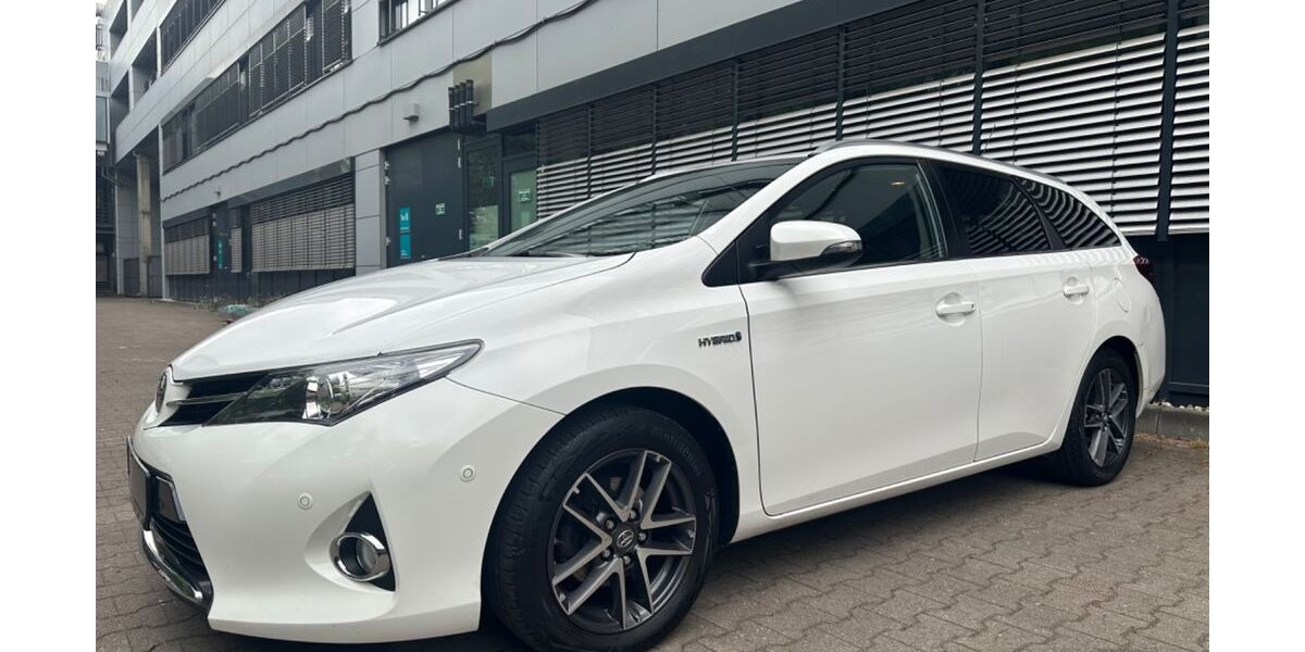 Toyota Auris 208.872 km 8.980 &euro; Berlin 13353