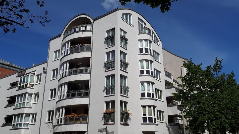 Berlin : Schicke Dachgeschosswohnung in Berlin Treptow 3 zimmer