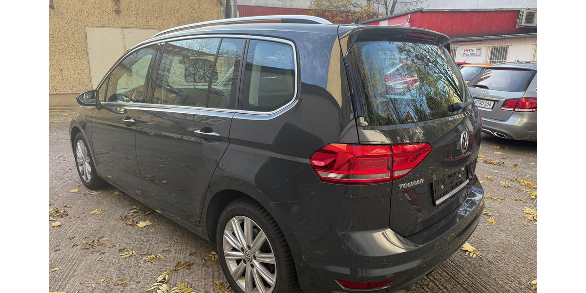 VW Touran Highline Navi RFK AHK LED 1.Hand 60.451 km 19.999 &euro; Berlin 10247