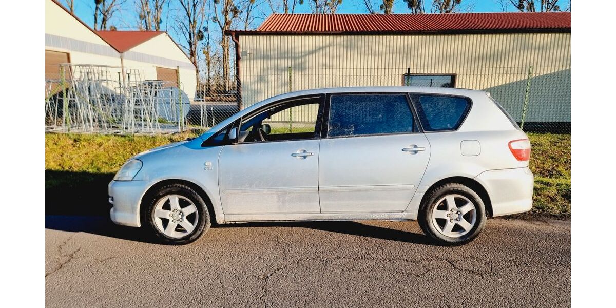 Toyota Avensis Verso 179.887 km 1.950 &euro; Berlin 13629