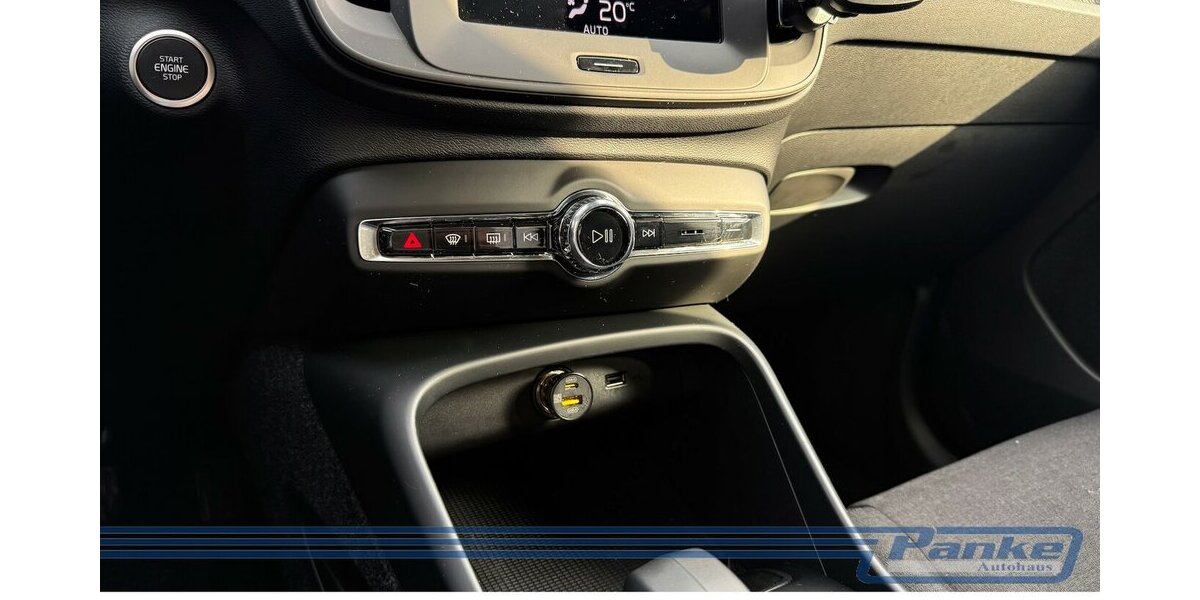 Volvo XC40 Essential 2WD 8G*LED*Virtuall*PDC*BT*Tempo* 15.156 km 26.990 &euro; Berlin 13187