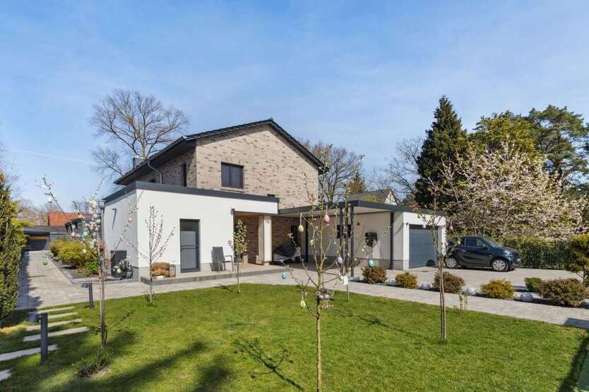 Haus zum Kaufen in Hohen Neuendorf 1.300.000 € 185 m²