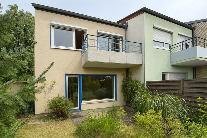 Familienidyll in Berlin-Lichtenrade: Reihenendhaus mit großem Garten & Sanierungspotenzial