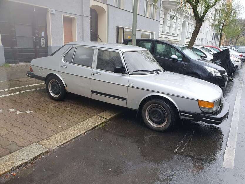 900