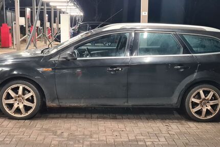 Ford Mondeo 430.000 km 890 € Potsdam 14482