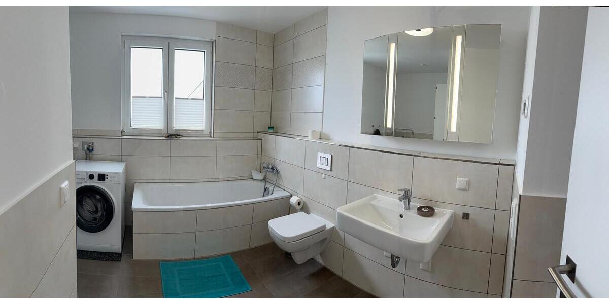 Hochwertig eingerichtete DG-Wohnung mit großer Dachterrasse u. schöner Aussicht auf den Hahneberg 4 zimmer