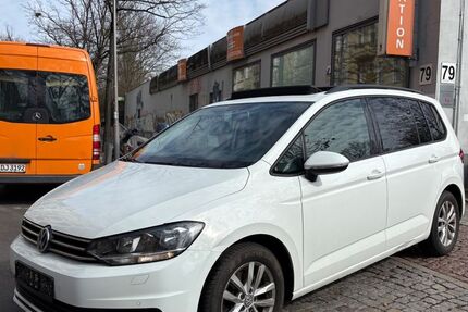 VW Touran 197.000 km 10.900 &euro; Berlin 10829