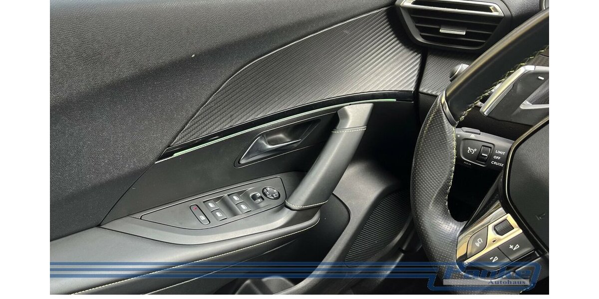Peugeot 2008 GT 155 EAT8*Pano*LED*360°*TotWinkel*NAV* 36.726 km 19.990 &euro; Berlin 13187