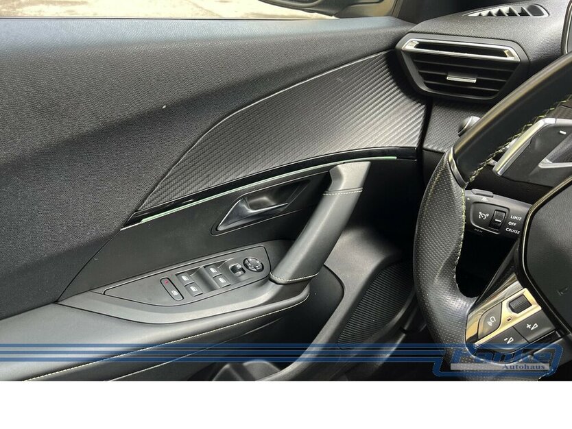 Peugeot 2008 GT 155 EAT8*Pano*LED*360°*TotWinkel*NAV* 36.726 km 20.990 € Berlin 13187