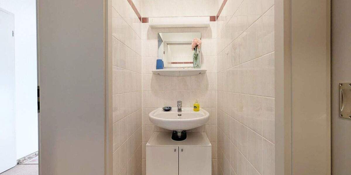 Gepflegter Altbau Bürohaus mit Betriebswohnung zimmer