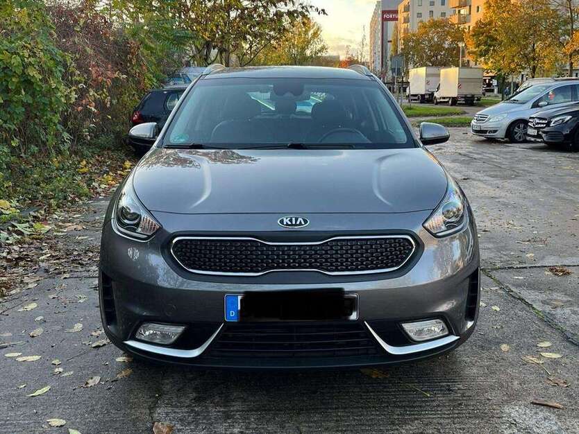 Kia Niro 74.000 km 12.000 € Berlin 12679