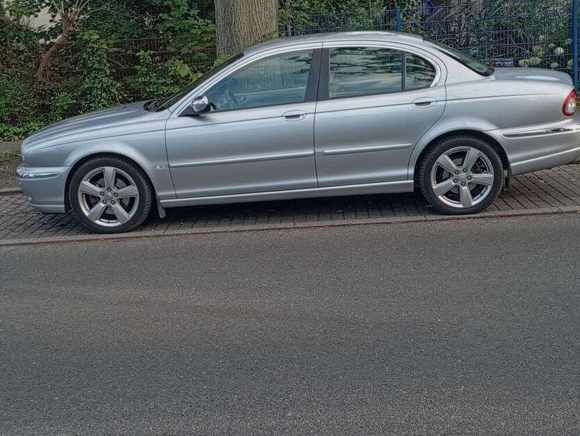 Jaguar X-Type 208.000 km 4.999 € berlin 10787
