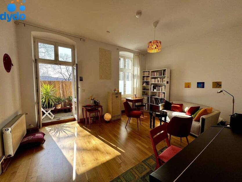 Zentrale Zwei-Zimmerwohnung im Weinbergkiez erwartet Sie mit sonnigem Balkon!