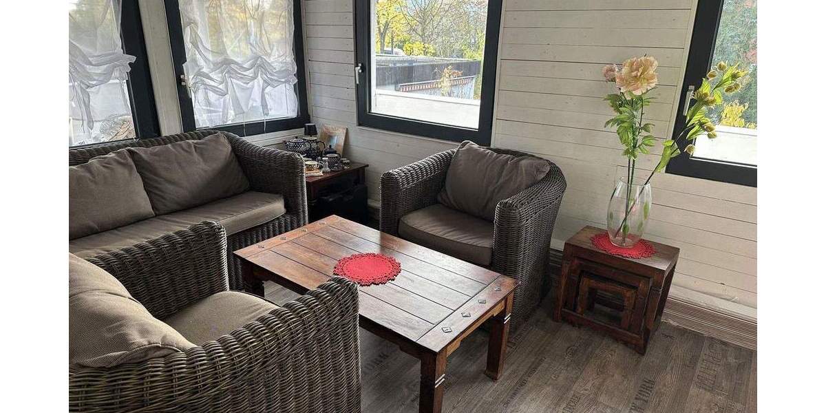 Großzügiges Einfamilienhaus (Mehrgenerationenhaus) in verkehrsberuhigter Seitenstraße 8 zimmer