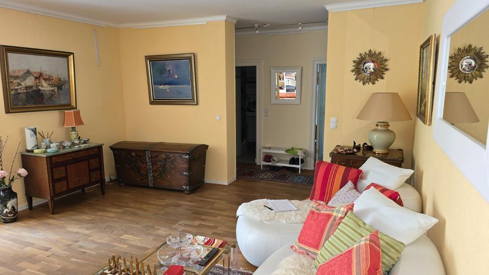 Provisionfrei ! Stunning 2-Bedroom Flat with Lake View & Pool
