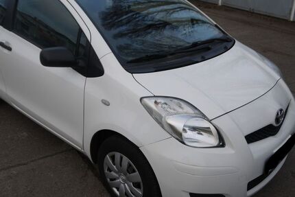 Toyota Yaris 170.000 km 2.999 &euro; Berlin 12439