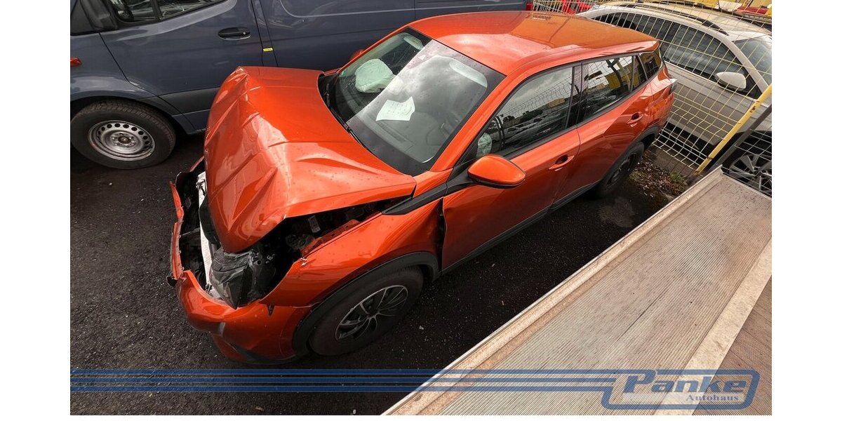 Peugeot 2008 1.2 PureTech 100 Active Pack*Unfall* 21.200 km 4.890 &euro; Berlin 13187