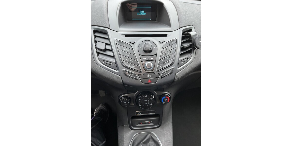 Ford Fiesta 104.950 km 5.200 € Berlin 10178