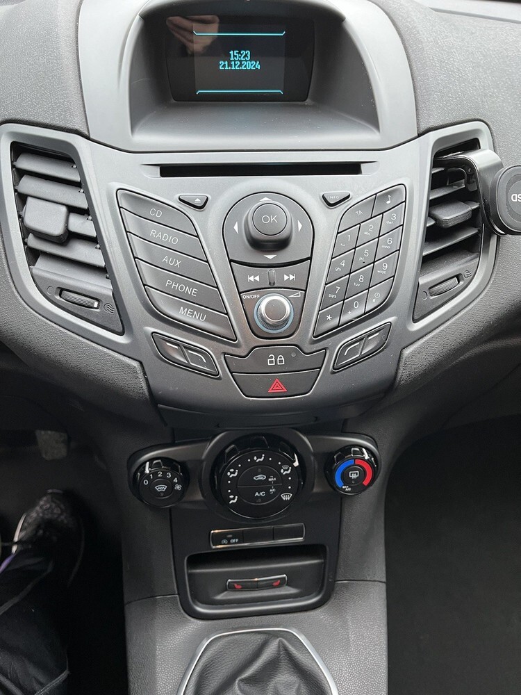 Ford Fiesta 104.950 km 5.200 € Berlin 10178