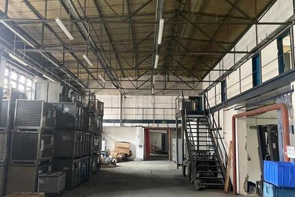 Gewerbehalle 1800m2 Teilbar ab 110m2 KFZ Werkstatt, Lager, Büro & 25to Portalkran zimmer