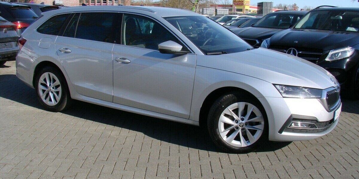 Skoda Octavia 2.0TDI Style ACC Columbus HeadUp AHK 48.103 km 27.480 &euro; Falkensee 14612