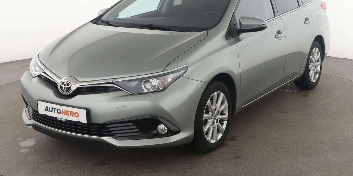 Toyota Auris 101.156 km 11.980 € Berlin 14059