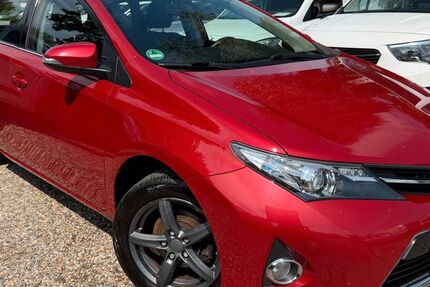 Toyota Auris 181.256 km 6.490 &euro; Berlin 13089